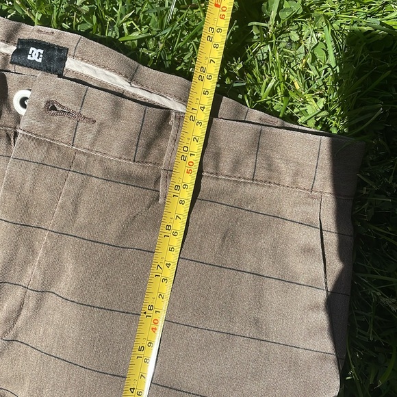DC size 34 men’s brown and black striped shorts - Picture 9 of 11